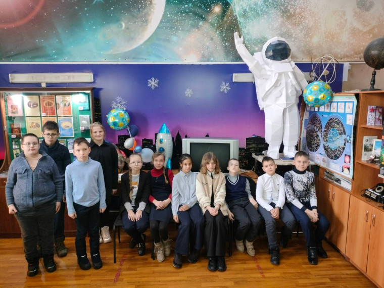 Ученики 5 "А" и 5 "Б" классов посетили Курский планетарий.